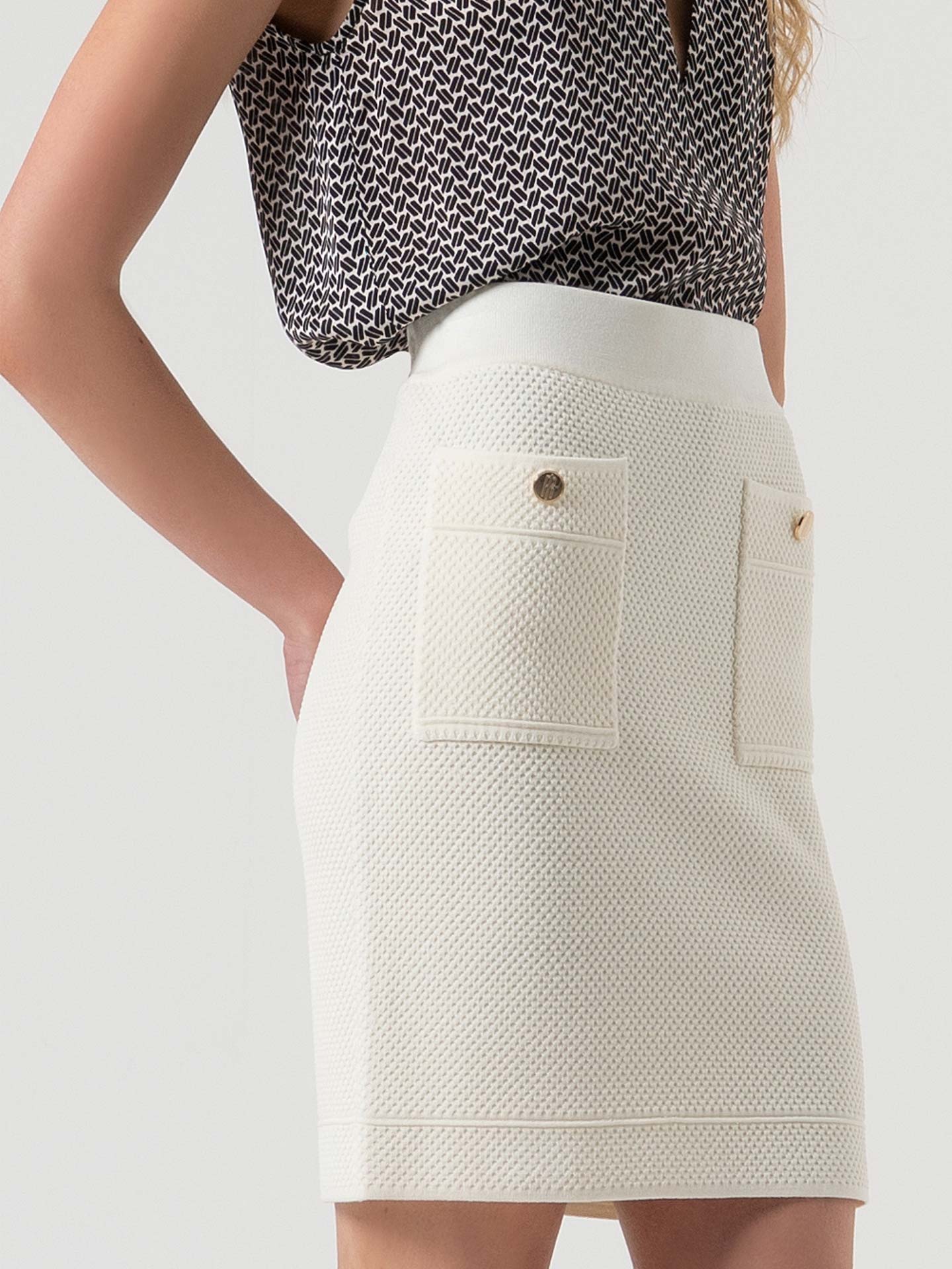 Saia Midi Justa em Tricô