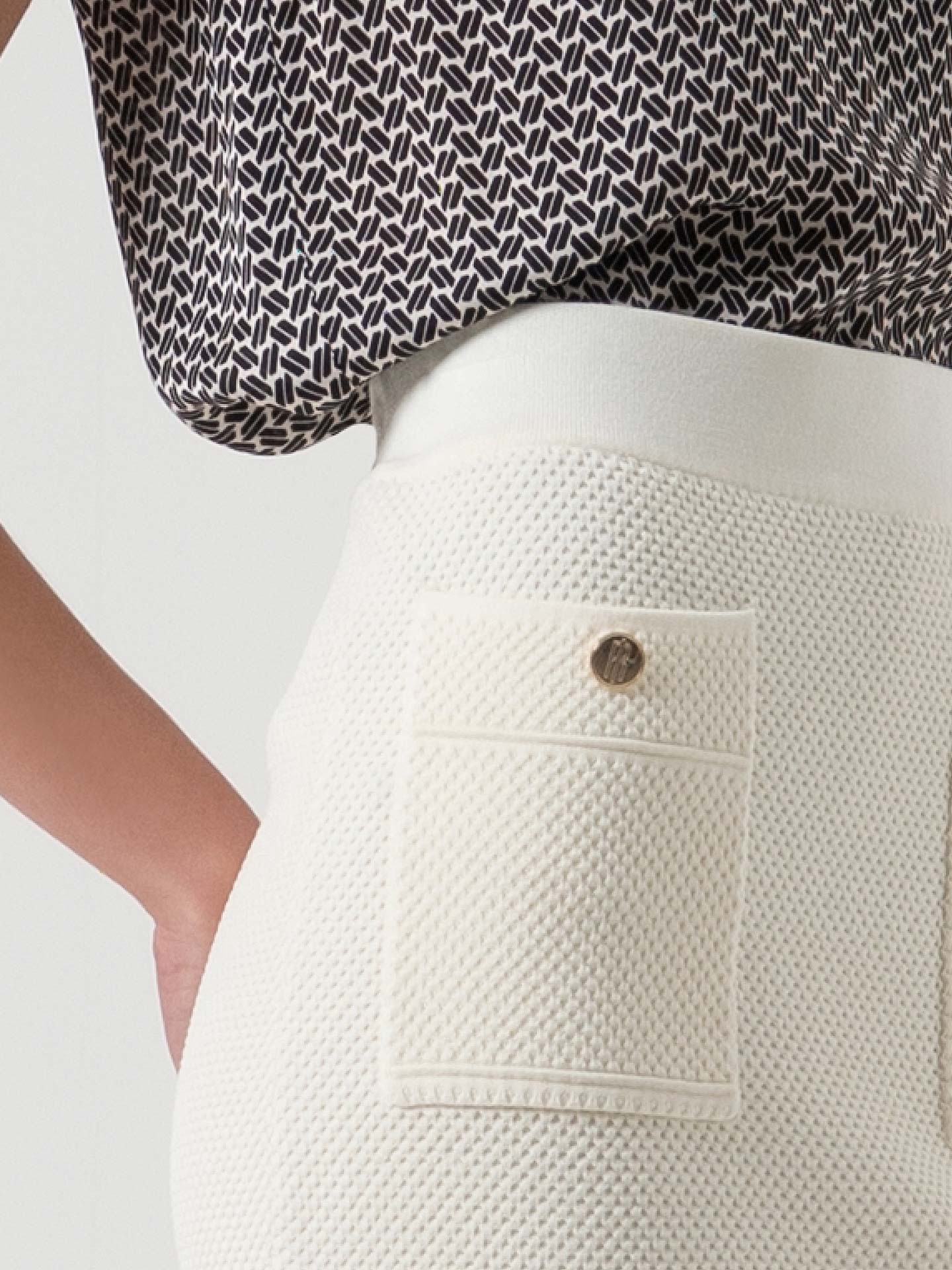 Saia Midi Justa em Tricô