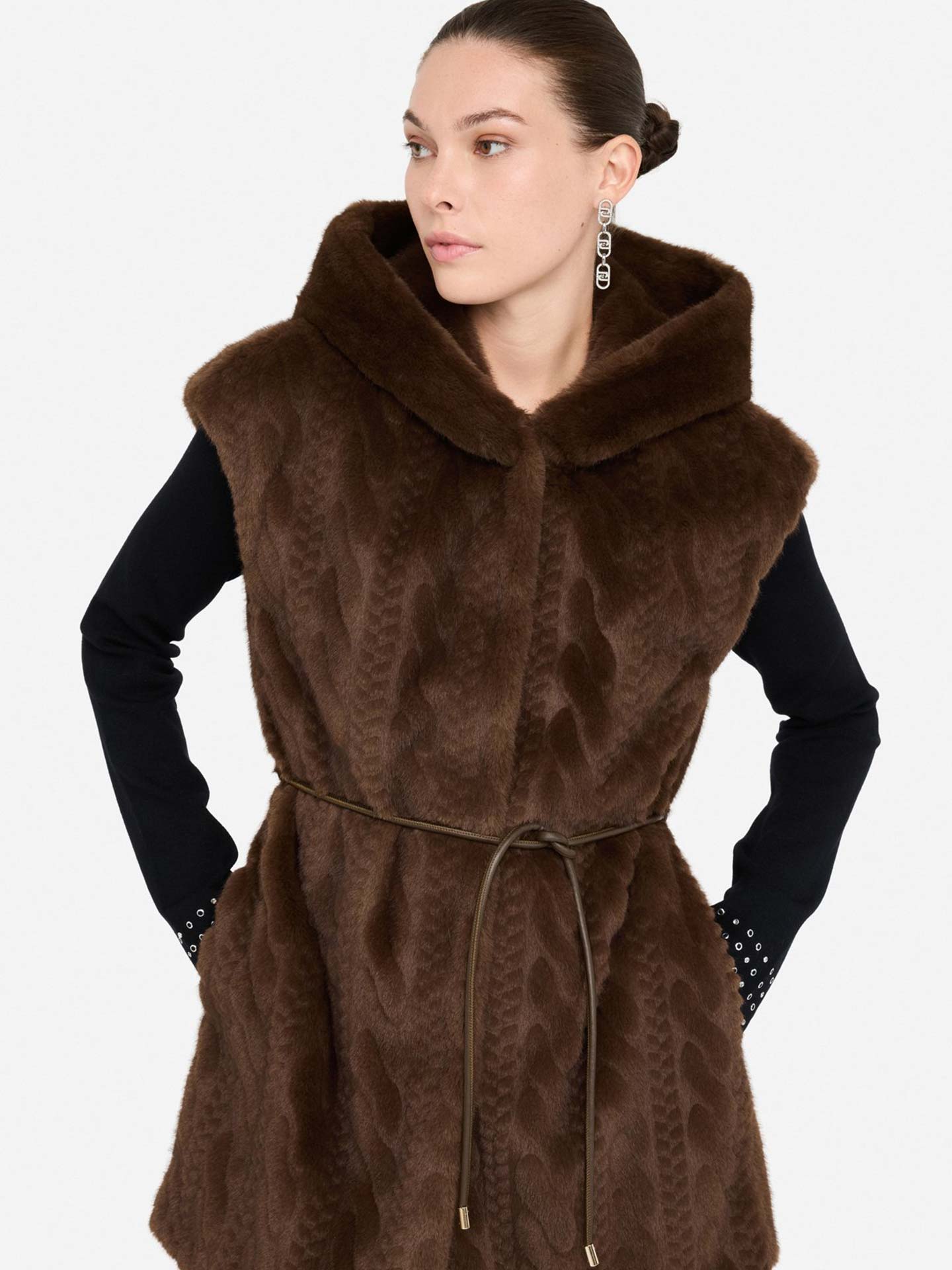 Colete com Capuz e Cinto