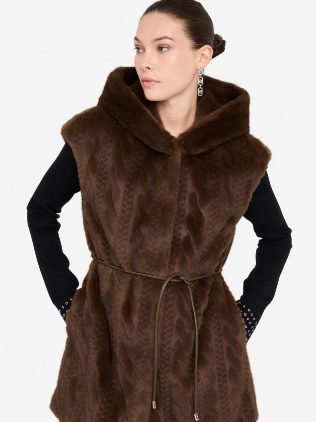 Colete com Capuz e Cinto