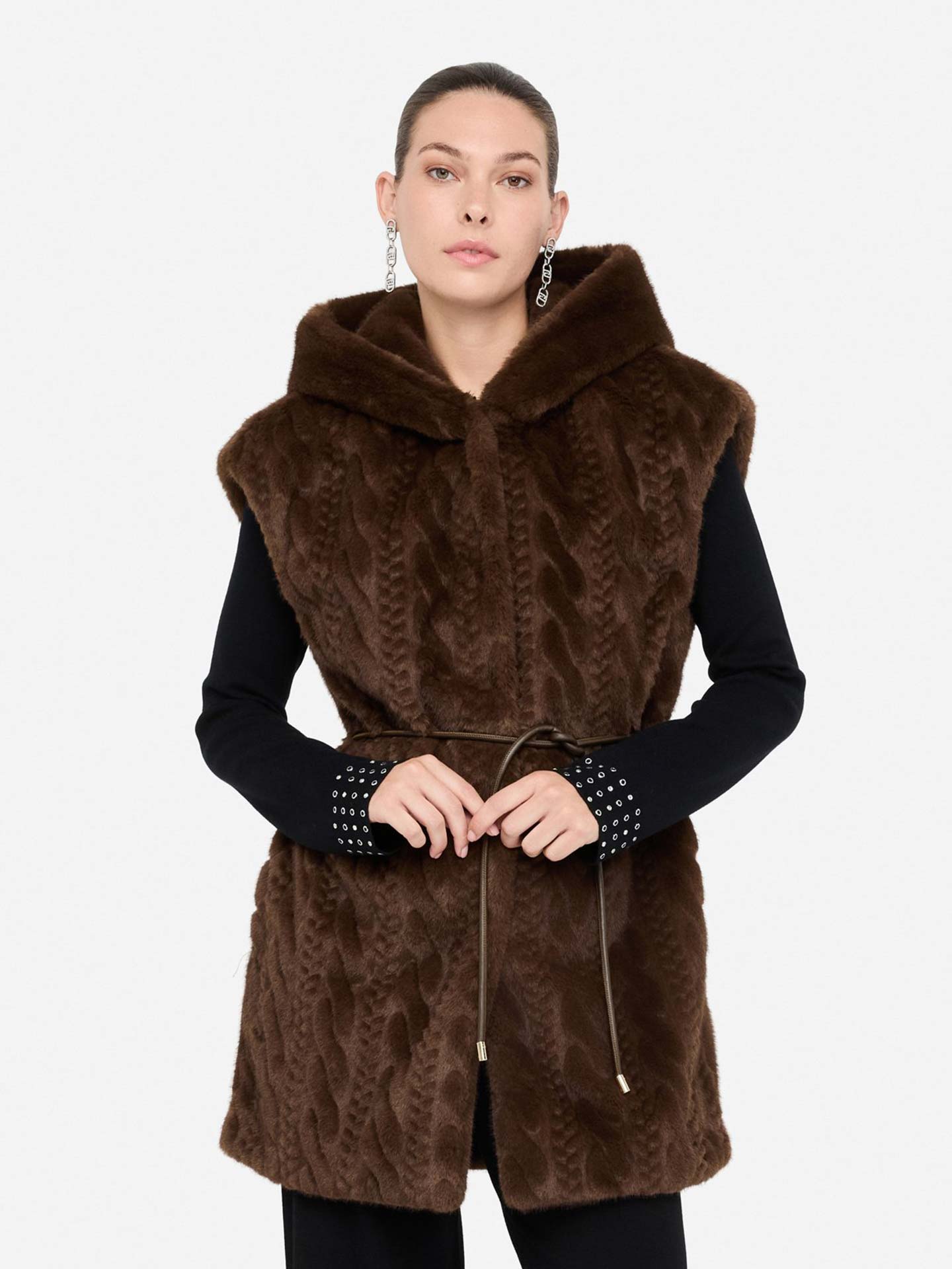 Colete com Capuz e Cinto