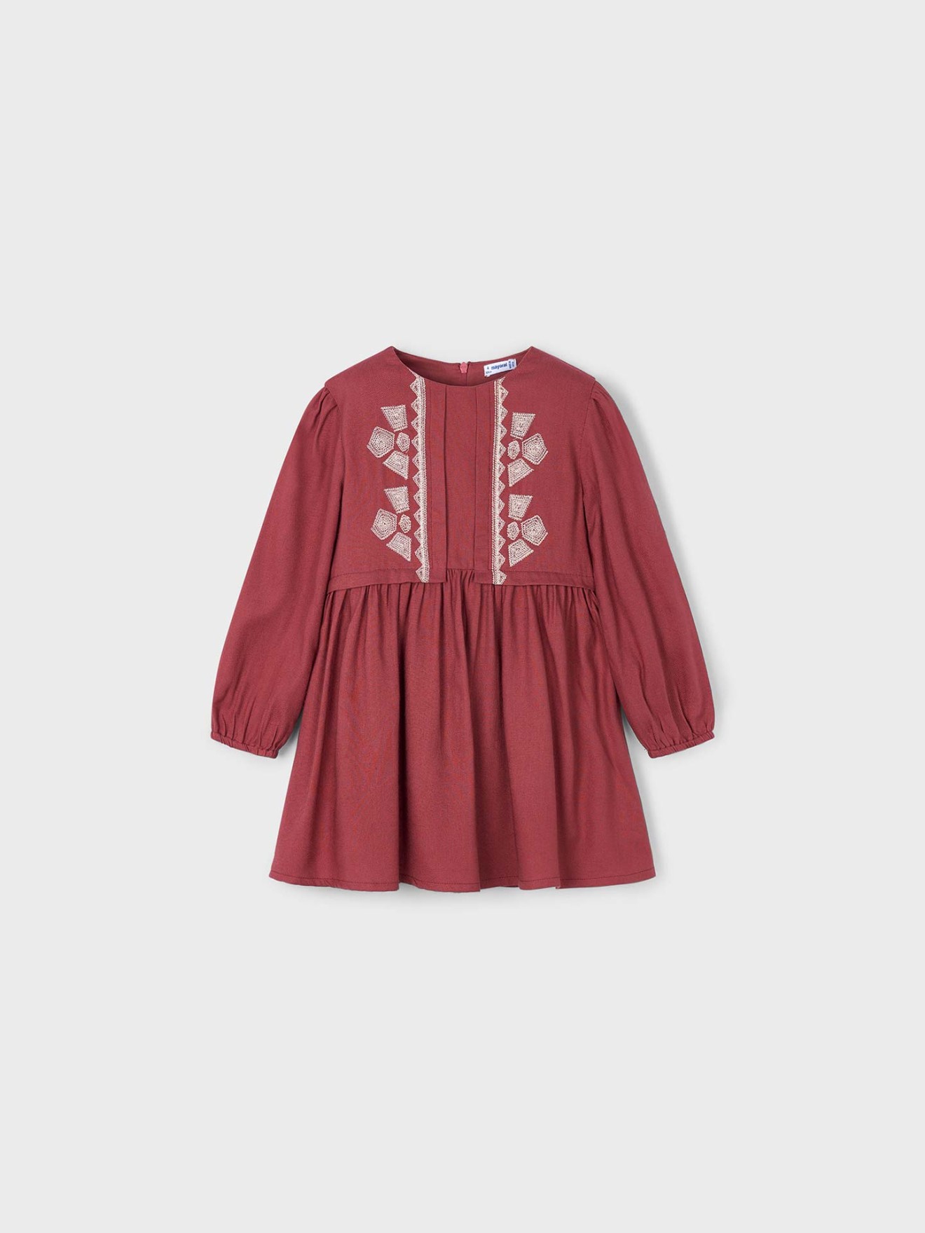 Vestido com Bordados Geométricos
