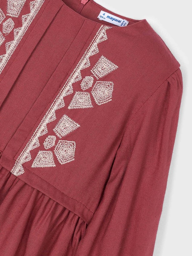 Vestido com Bordados Geométricos