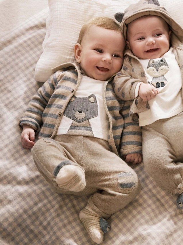 Conjunto de Casaco, Calças e Camisola