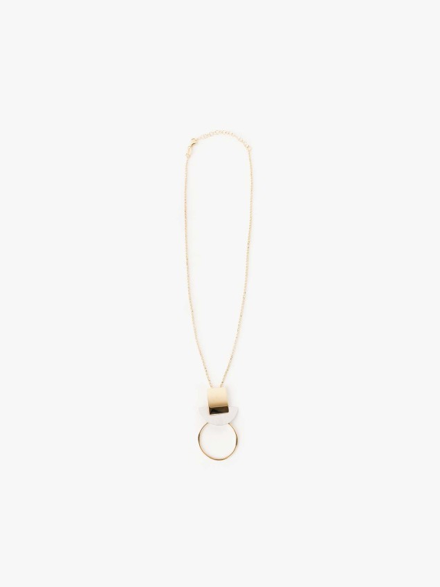 Colar com Pingente de Metal e Detalhe Semicircular
