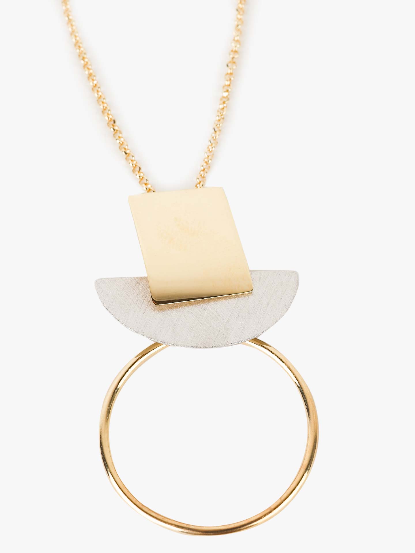 Colar com Pingente de Metal e Detalhe Semicircular