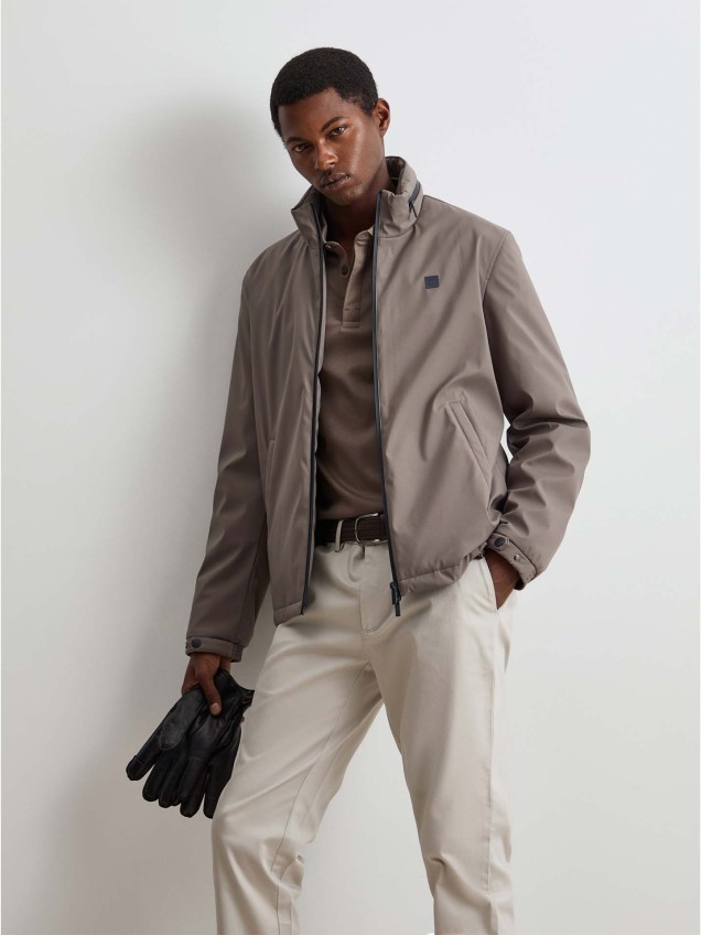 Blusão Leve com Capuz Oculto