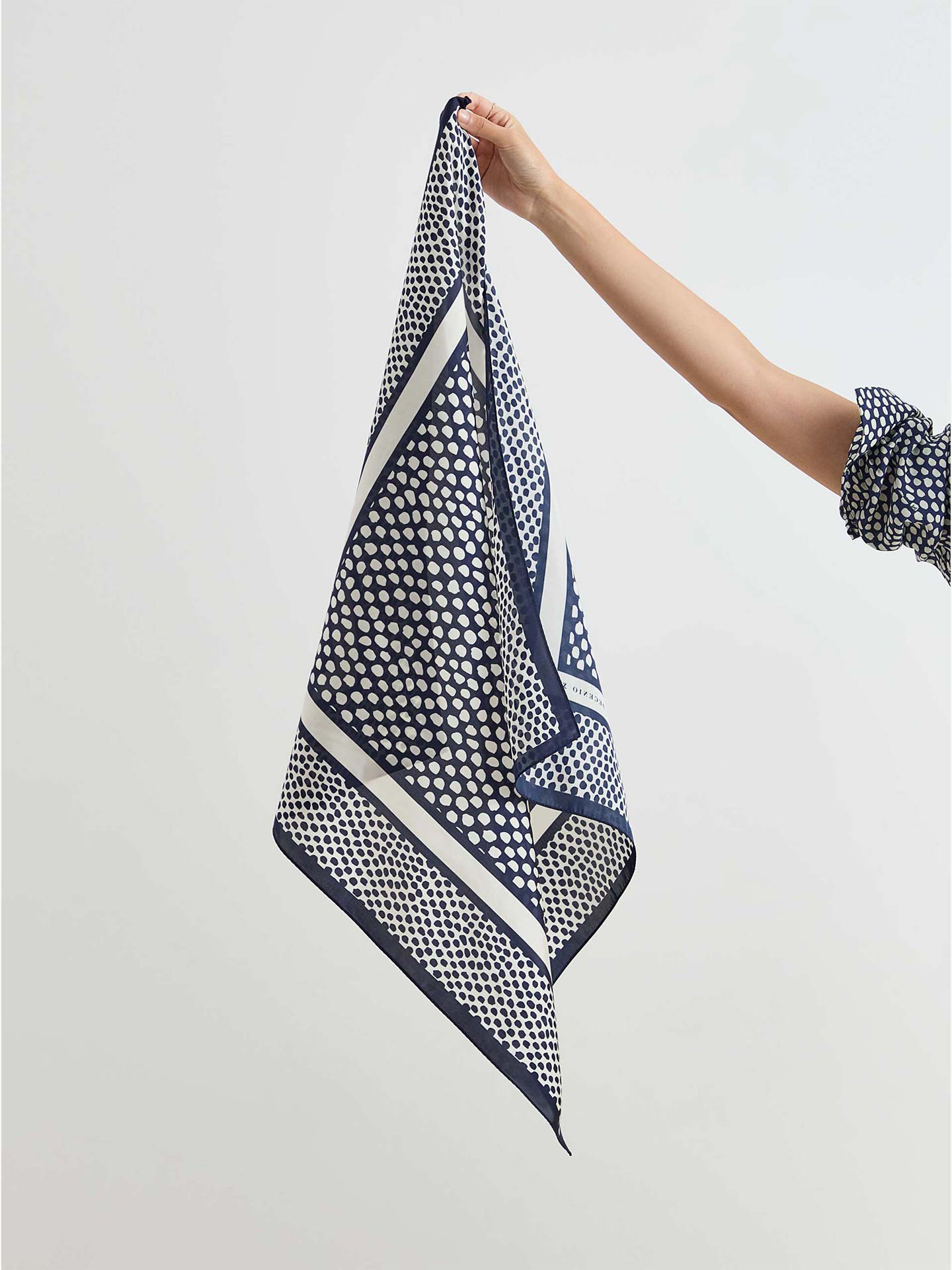 Lenço Quadrado Estampado