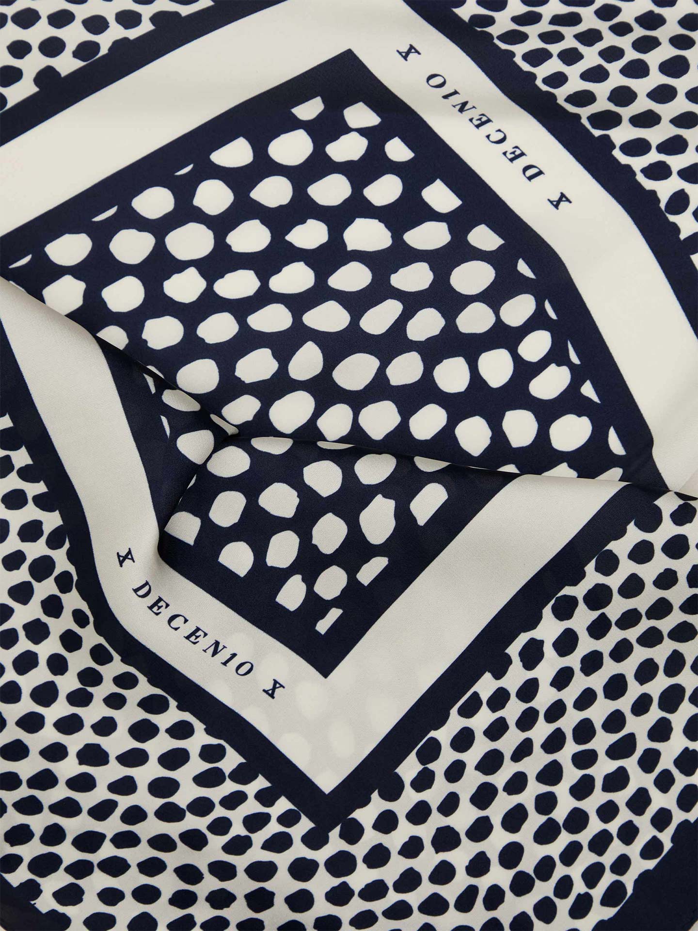 Lenço Quadrado Estampado