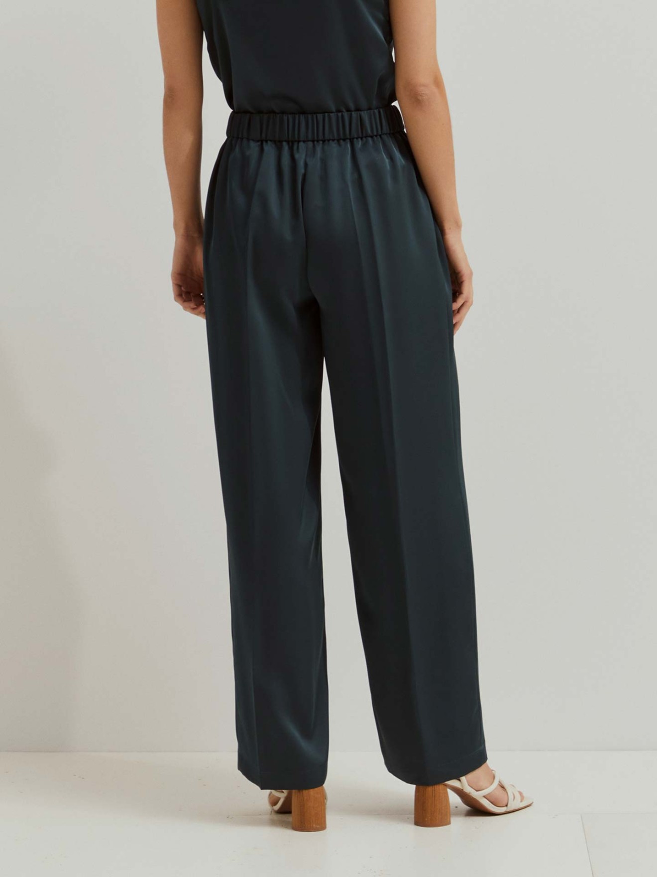 Cal�as Acetinadas Wide Leg