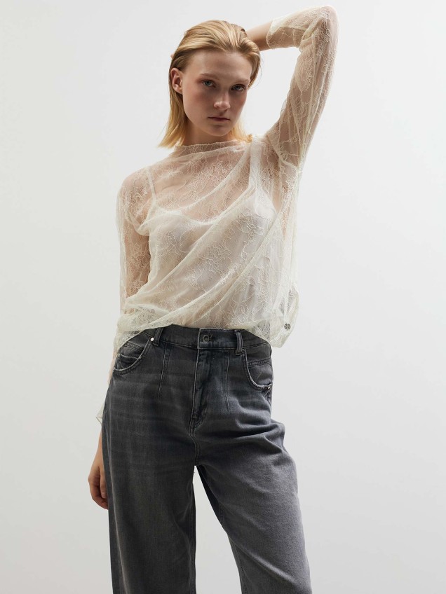 Blusa Transparente em Renda