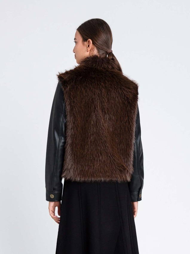 Casaco Curto de Efeito Pele e Pelo