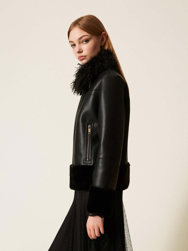 Casaco Curto de Efeito Pele e Pelo