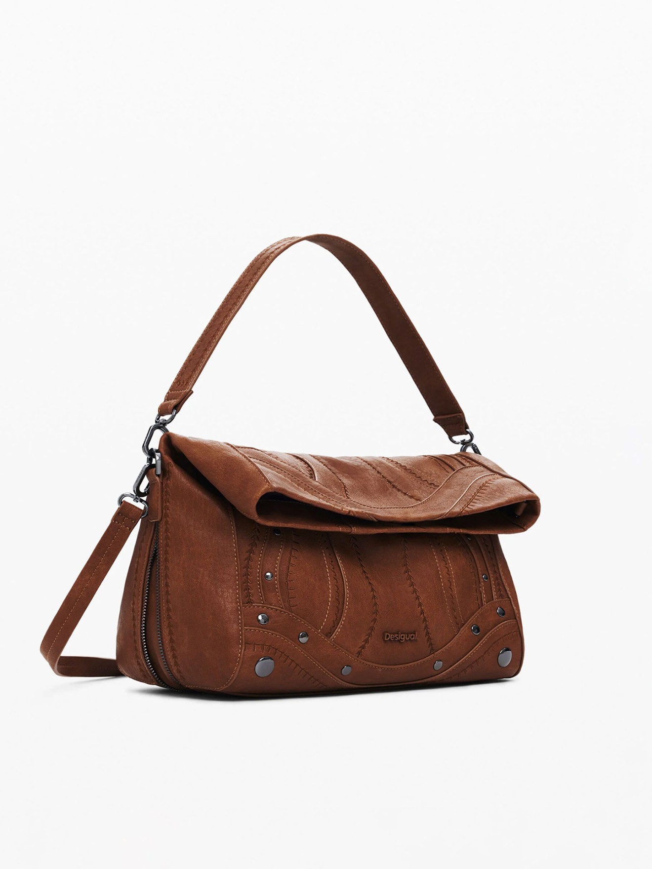 Mala de Ombro com Bordados e Tachas Metálicas