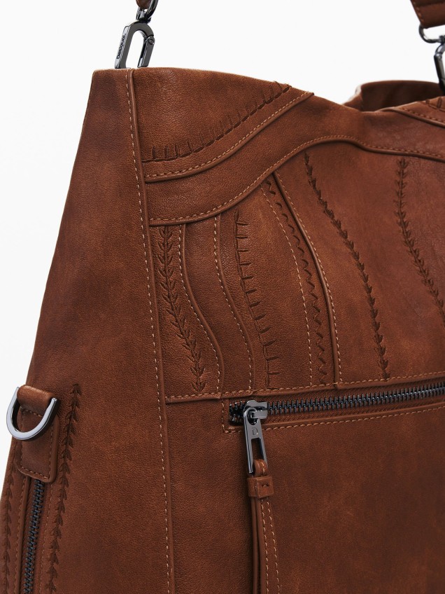 Mala de Ombro com Bordados e Tachas Metálicas