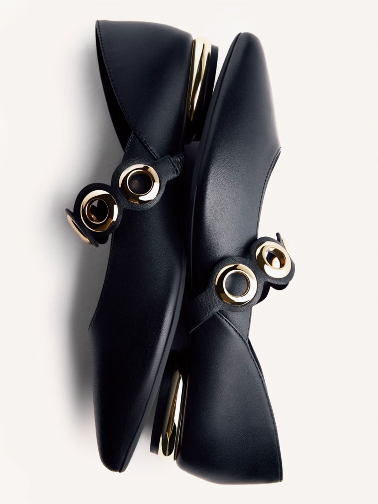 Sabrinas em Couro com Ilhós