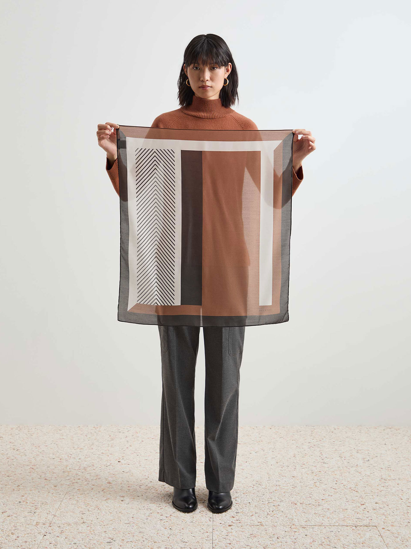 Lenço Quadrado com Padrão