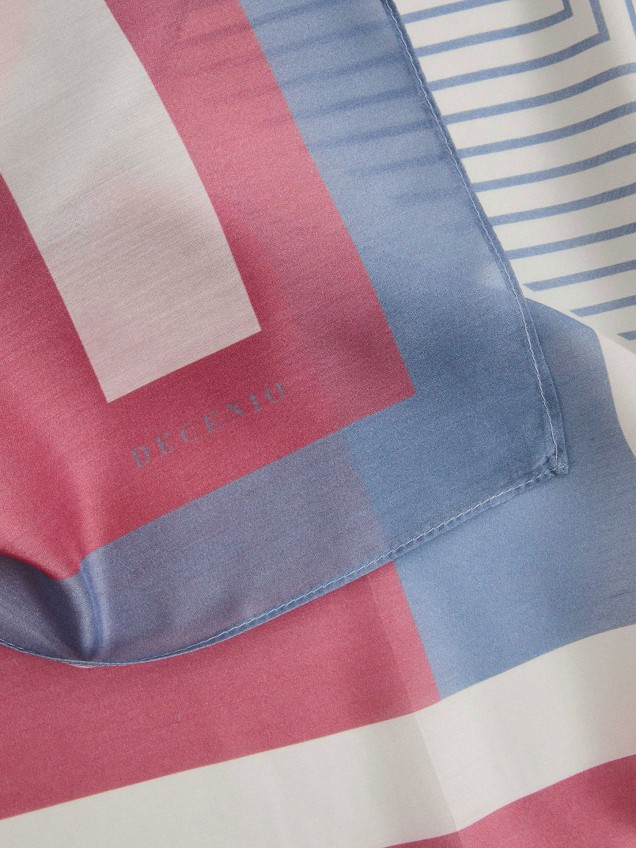 Lenço Quadrado com Padrão