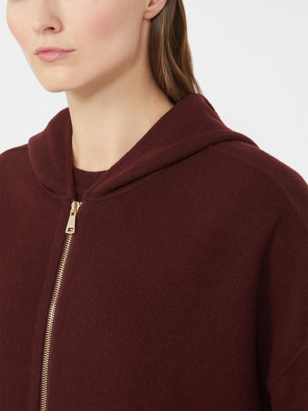 Casaco com Capuz Etuania