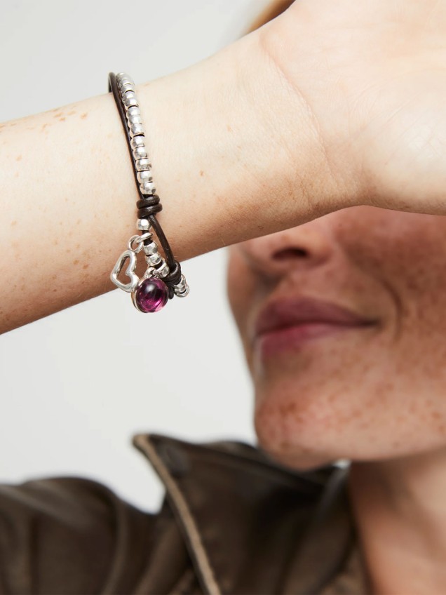 Pulseira em Couro com Contas e Vidro Murano