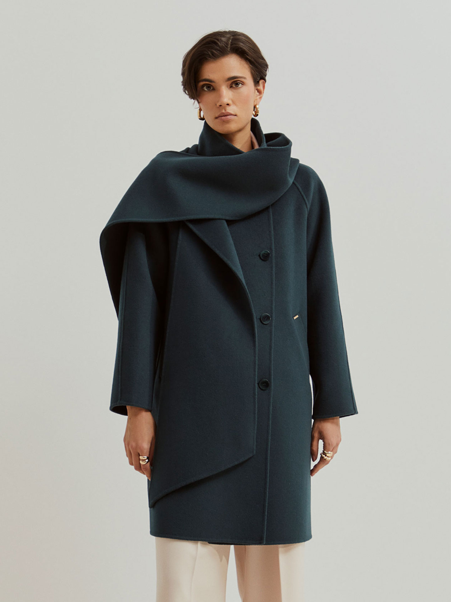 Sobretudo de Lã com Capuz e Gola Removível