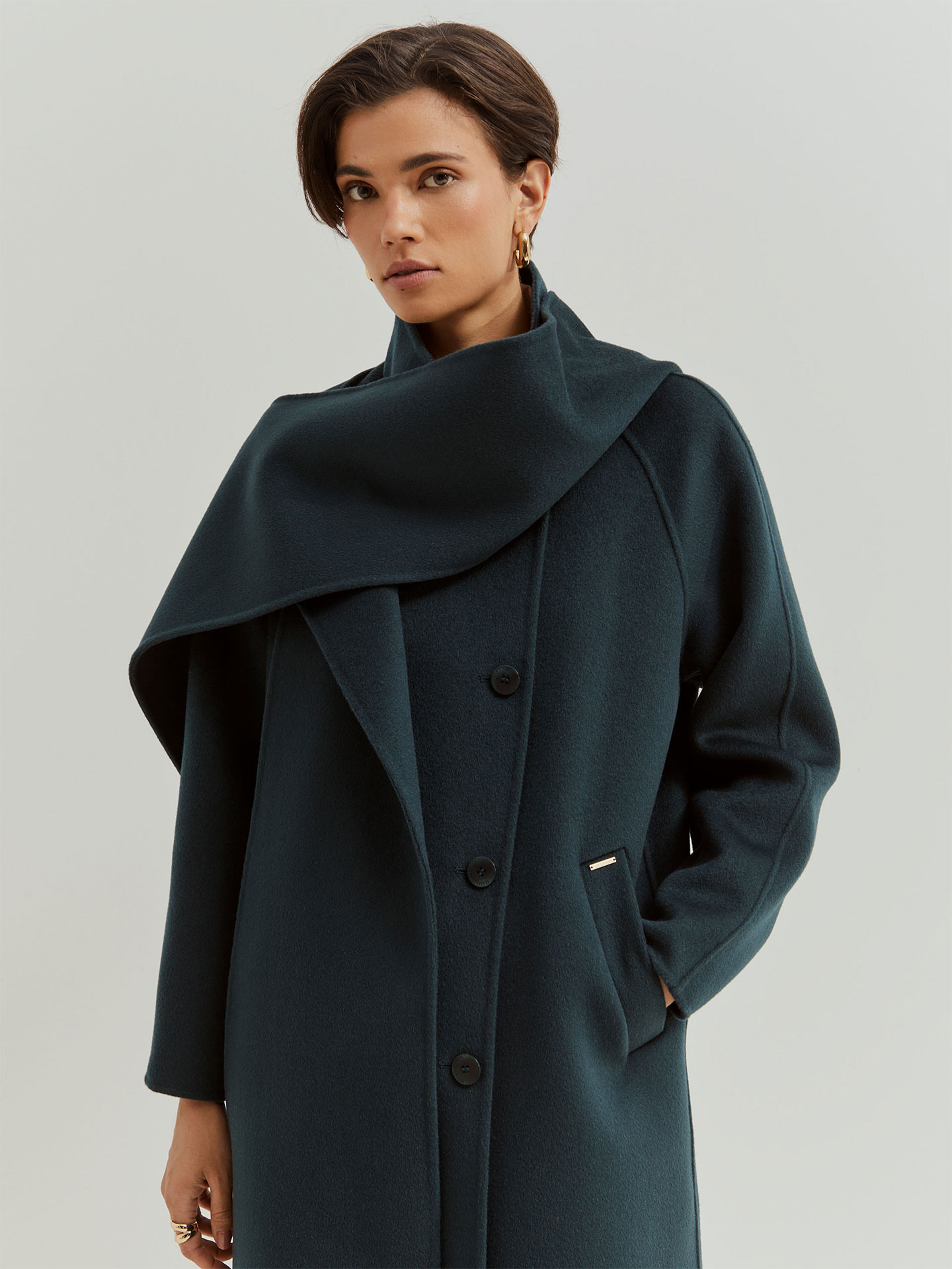 Sobretudo de Lã com Capuz e Gola Removível