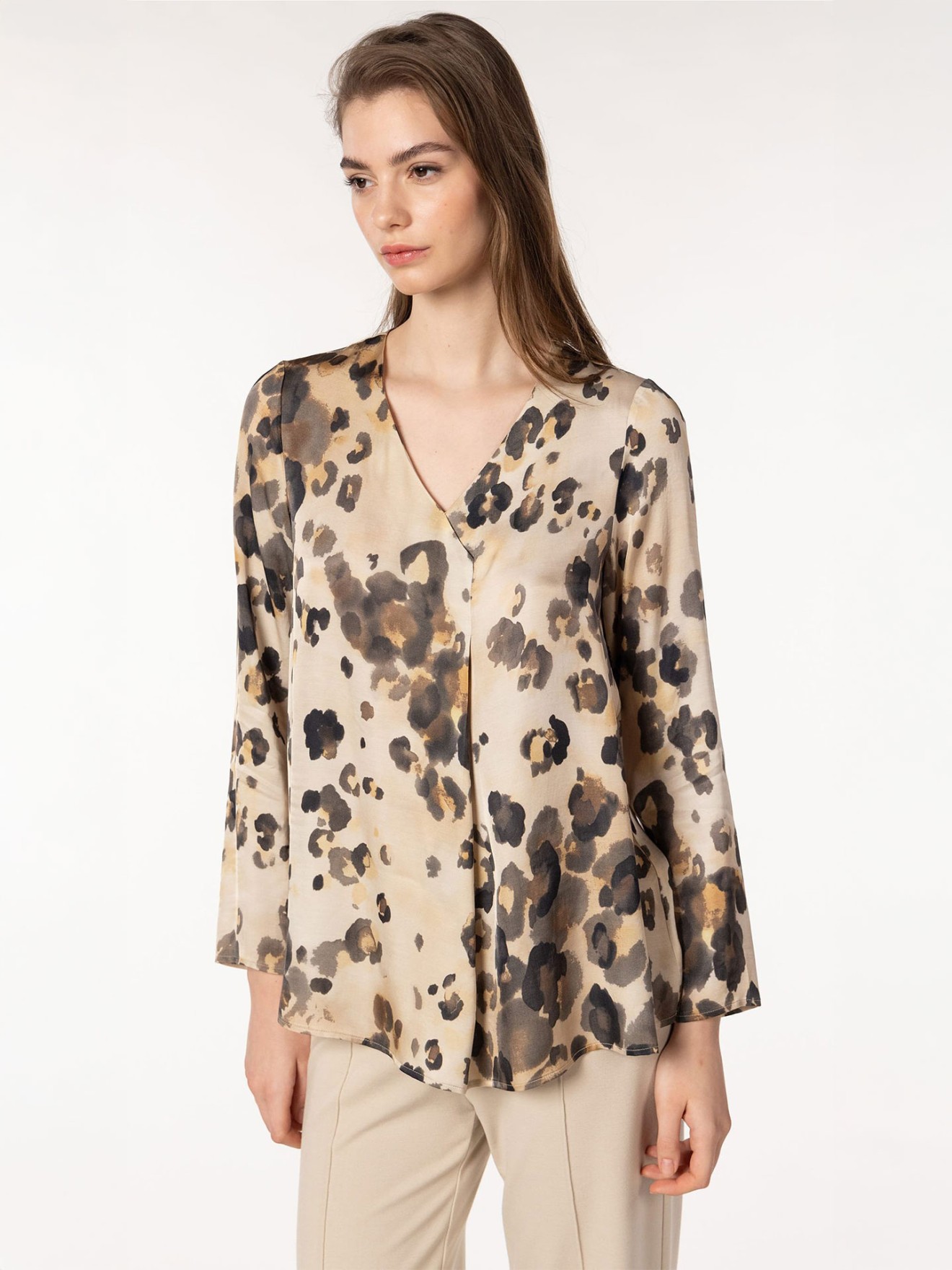 Blusa de Cetim com Estampado Animal