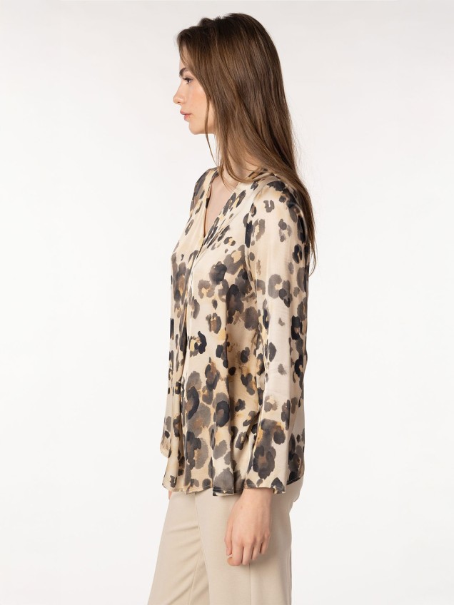 Blusa de Cetim com Estampado Animal