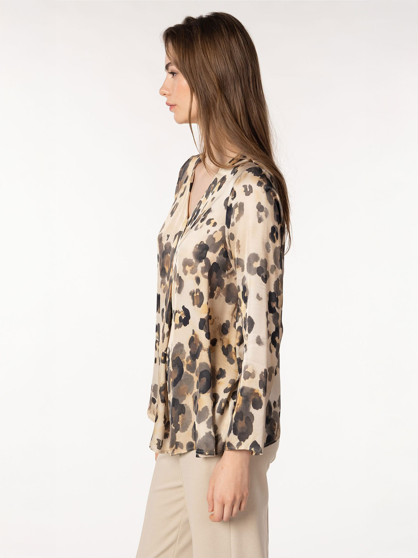 Blusa de Cetim com Estampado Animal