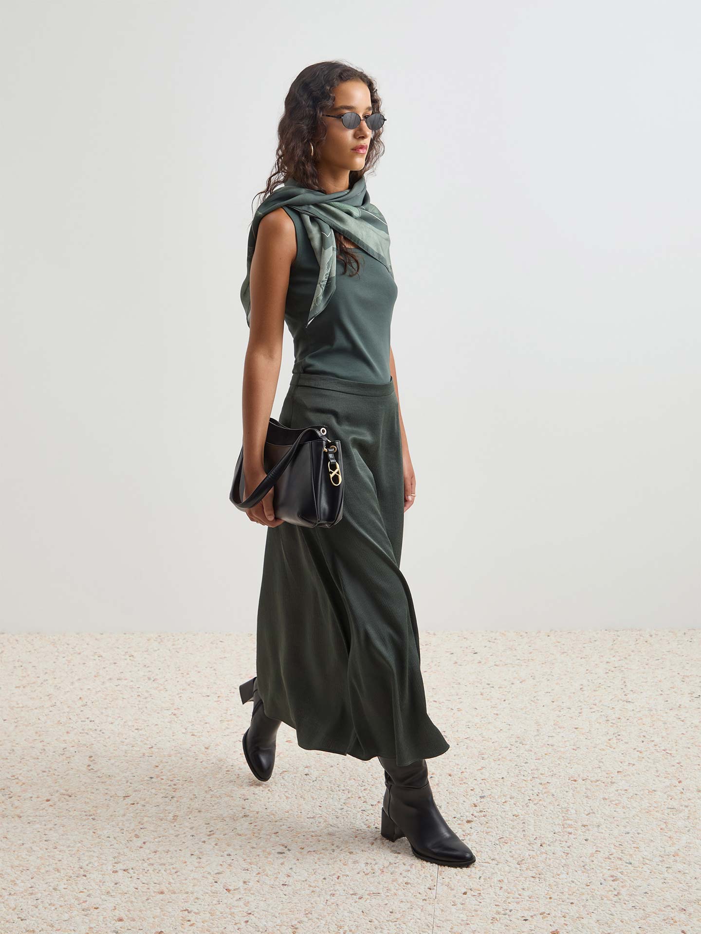 Saia Comprida Fluída