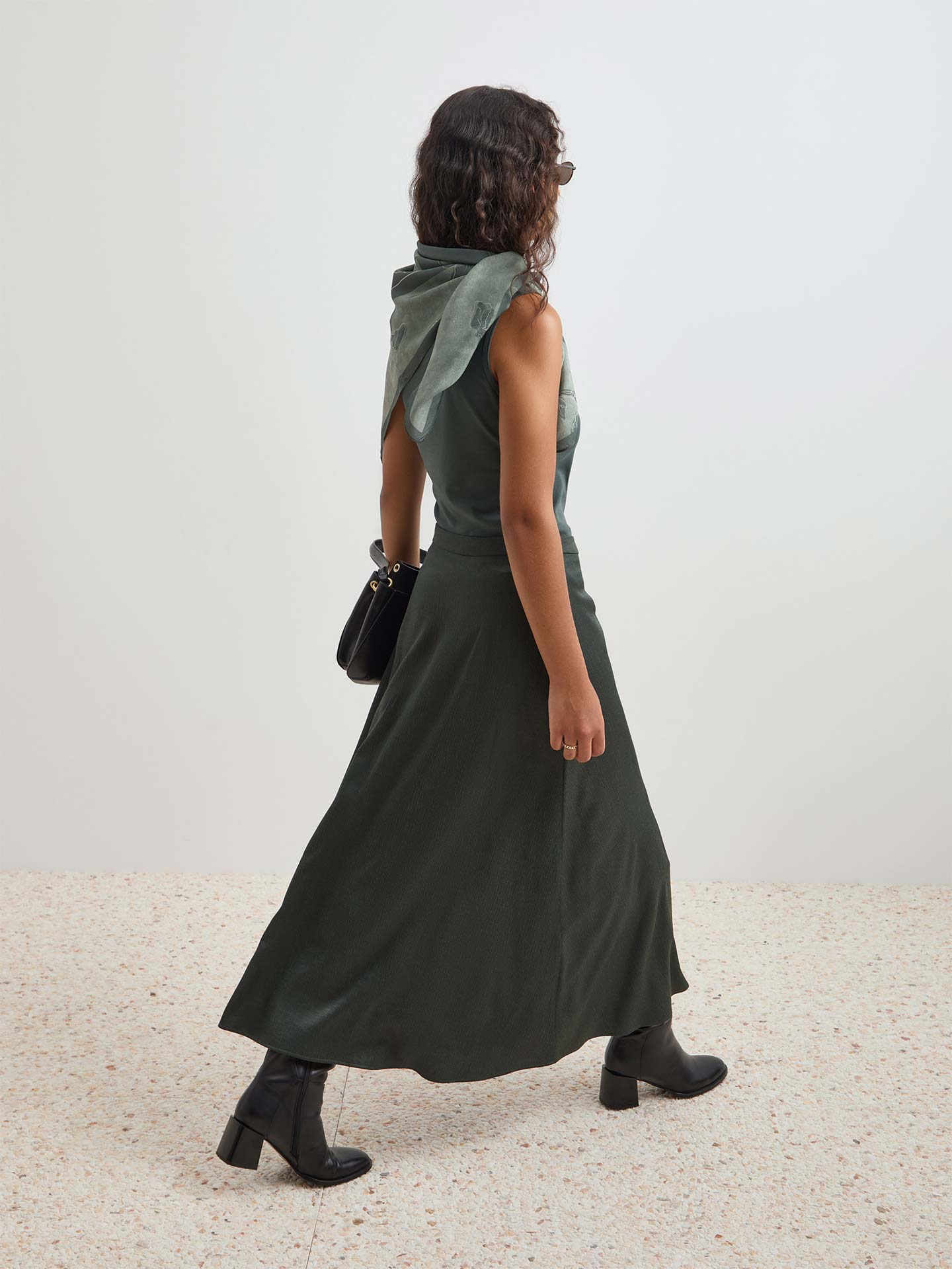 Saia Comprida Fluída