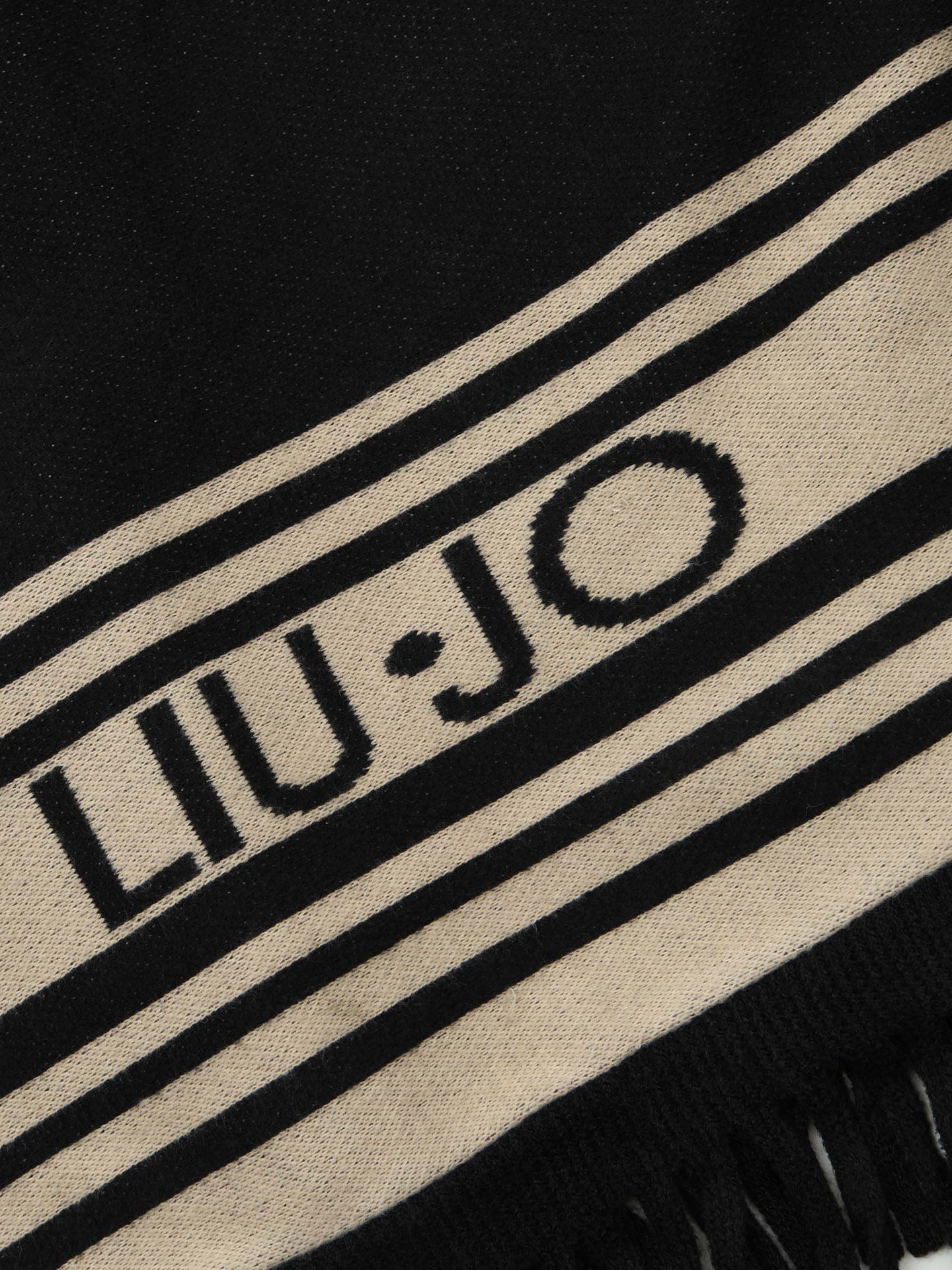 Poncho com Pelo e Franjas