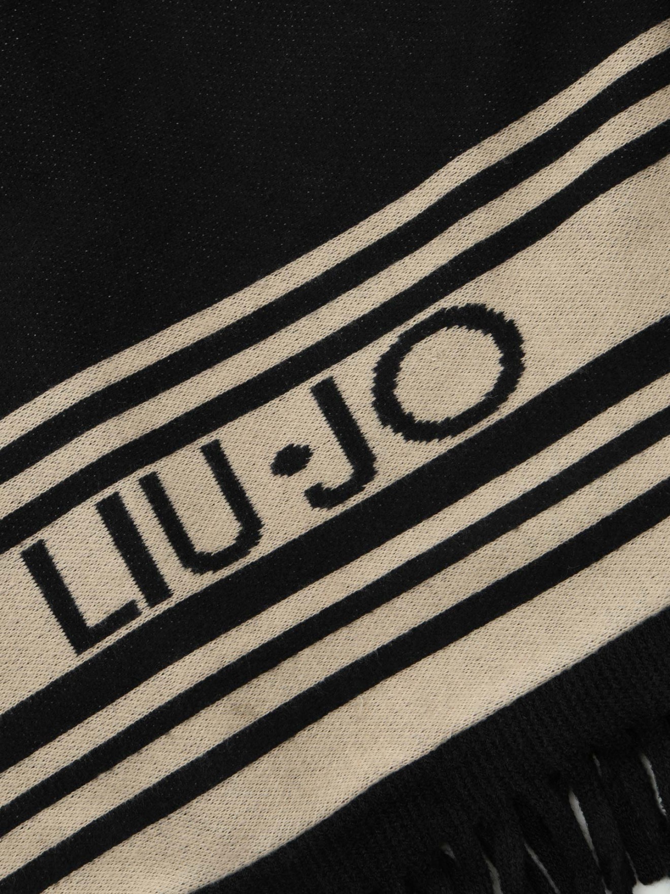 Poncho com Pelo e Franjas