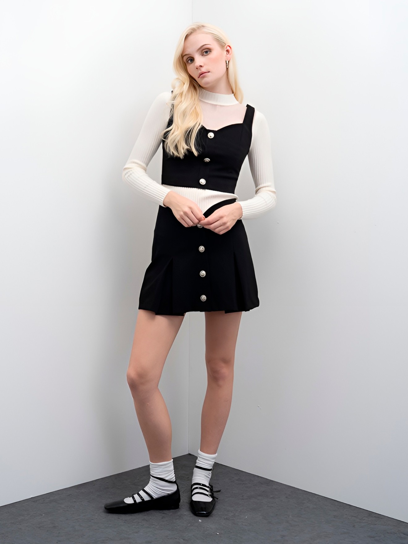 Colete Crepe Estruturado com Decote Corao