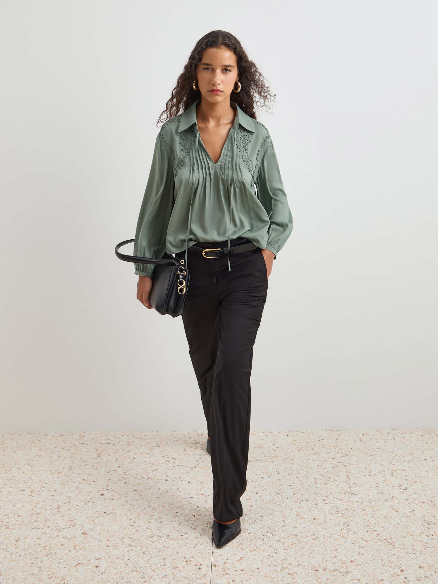 Blusa de Manga Comprida com Bordado