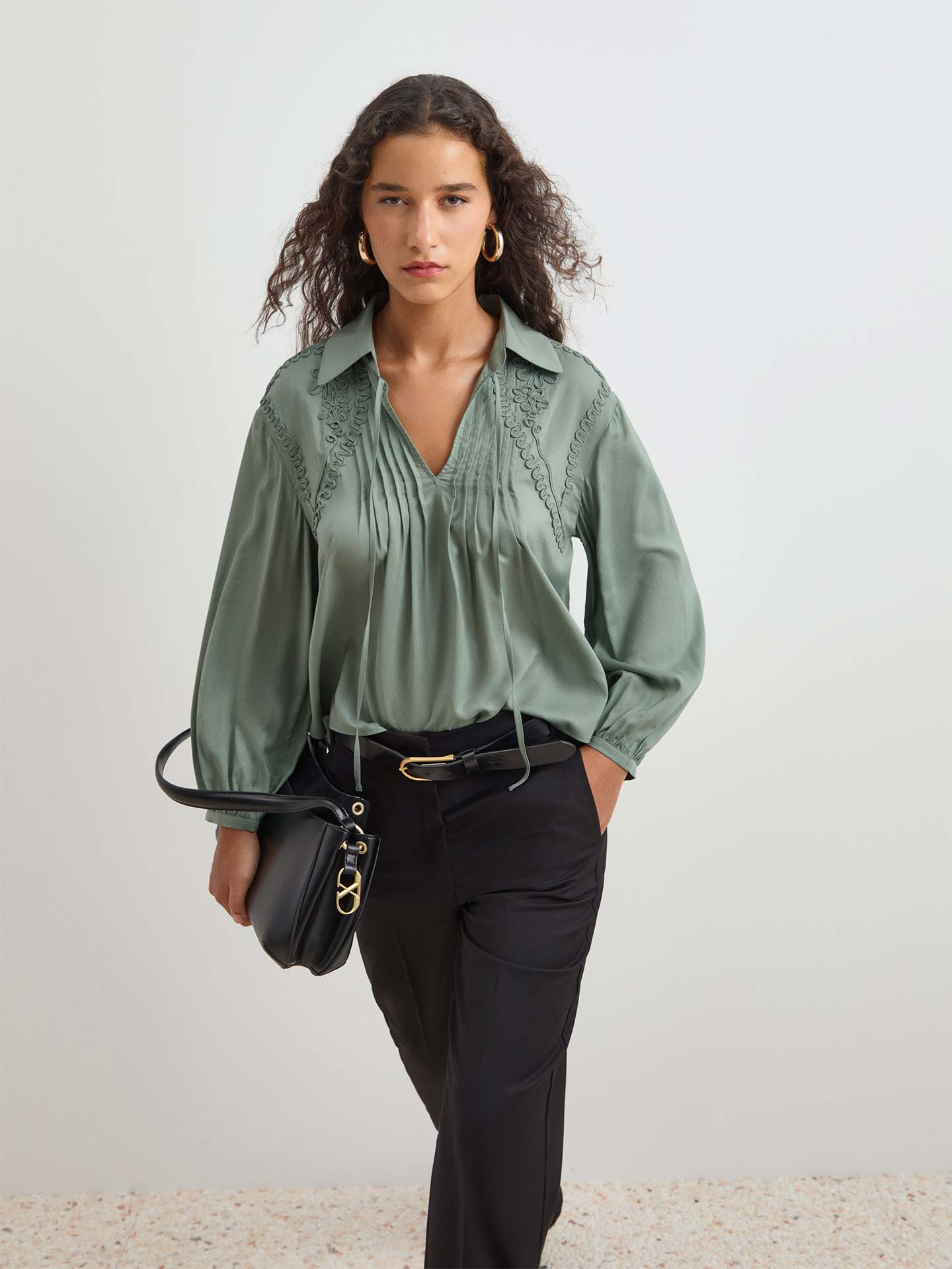 Blusa de Manga Comprida com Bordado