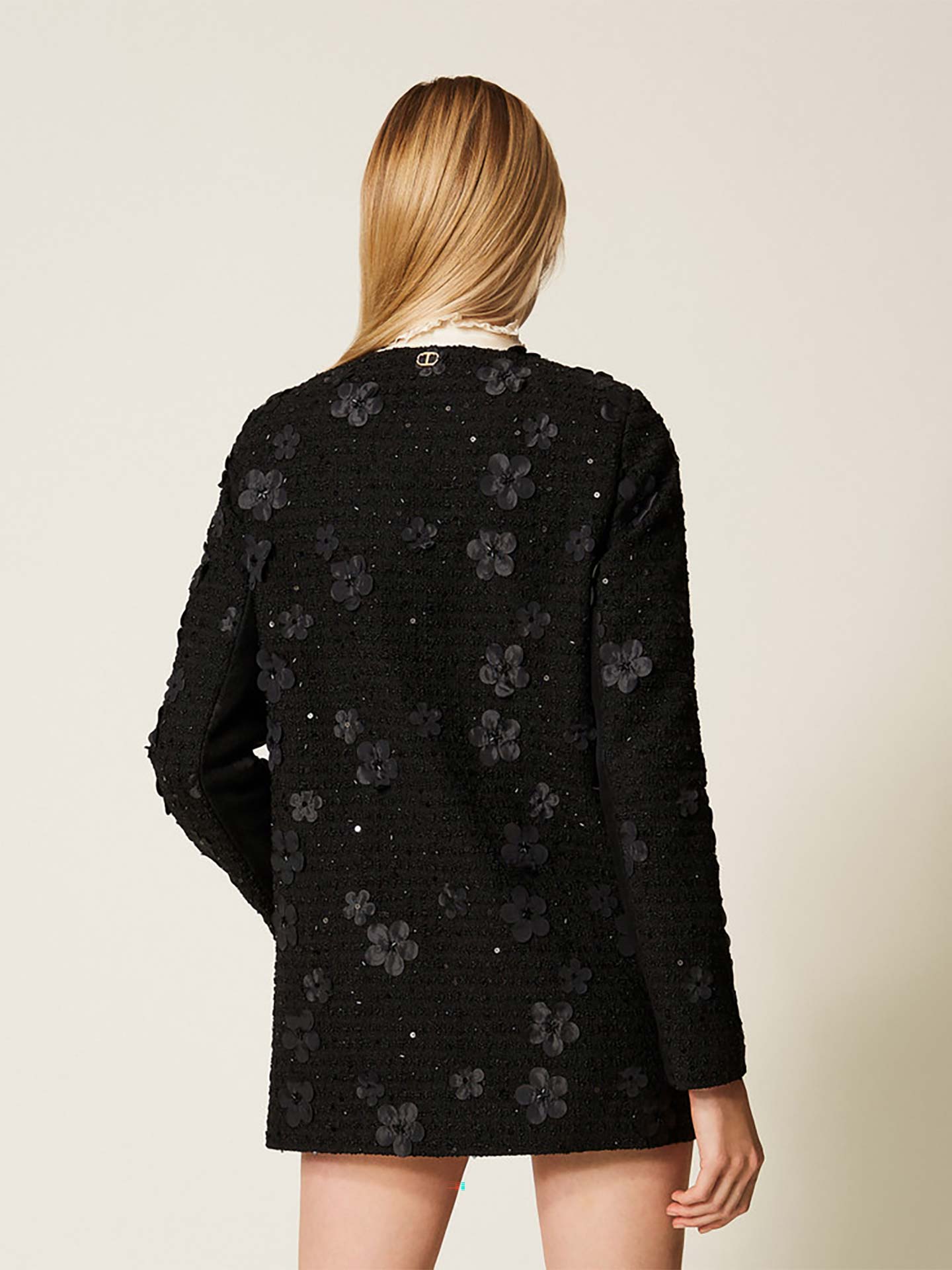 Casaco Bouclé com Aplicações de Flores e Lantejoulas