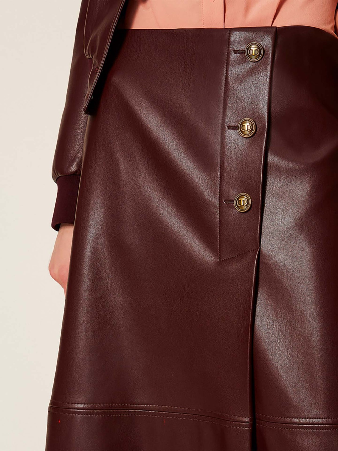 Saia Midi em Pele Sinttica