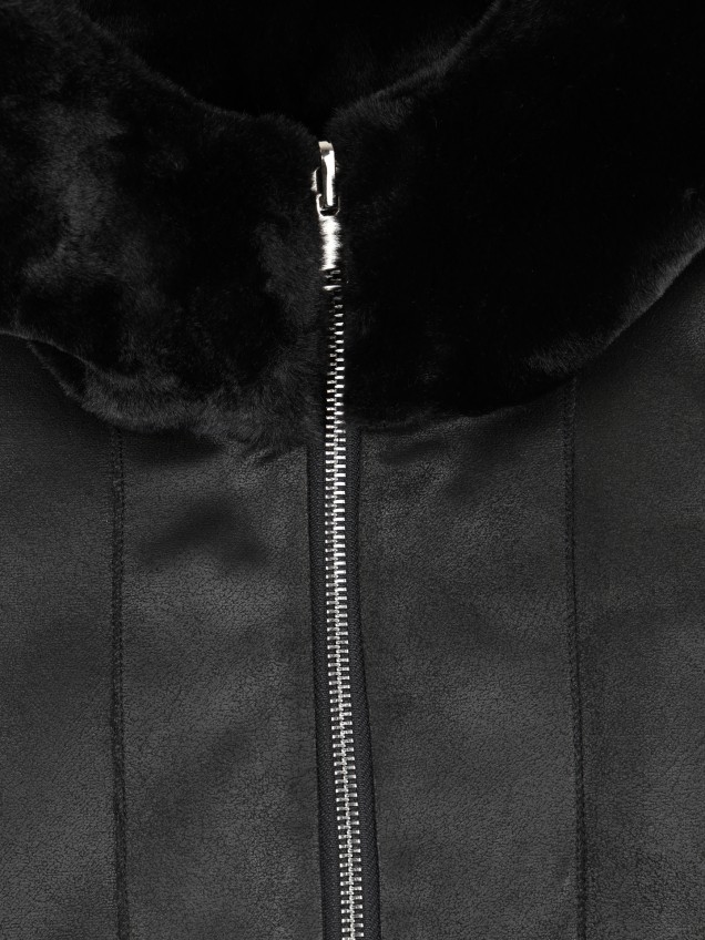 Casaco Curto com Capuz