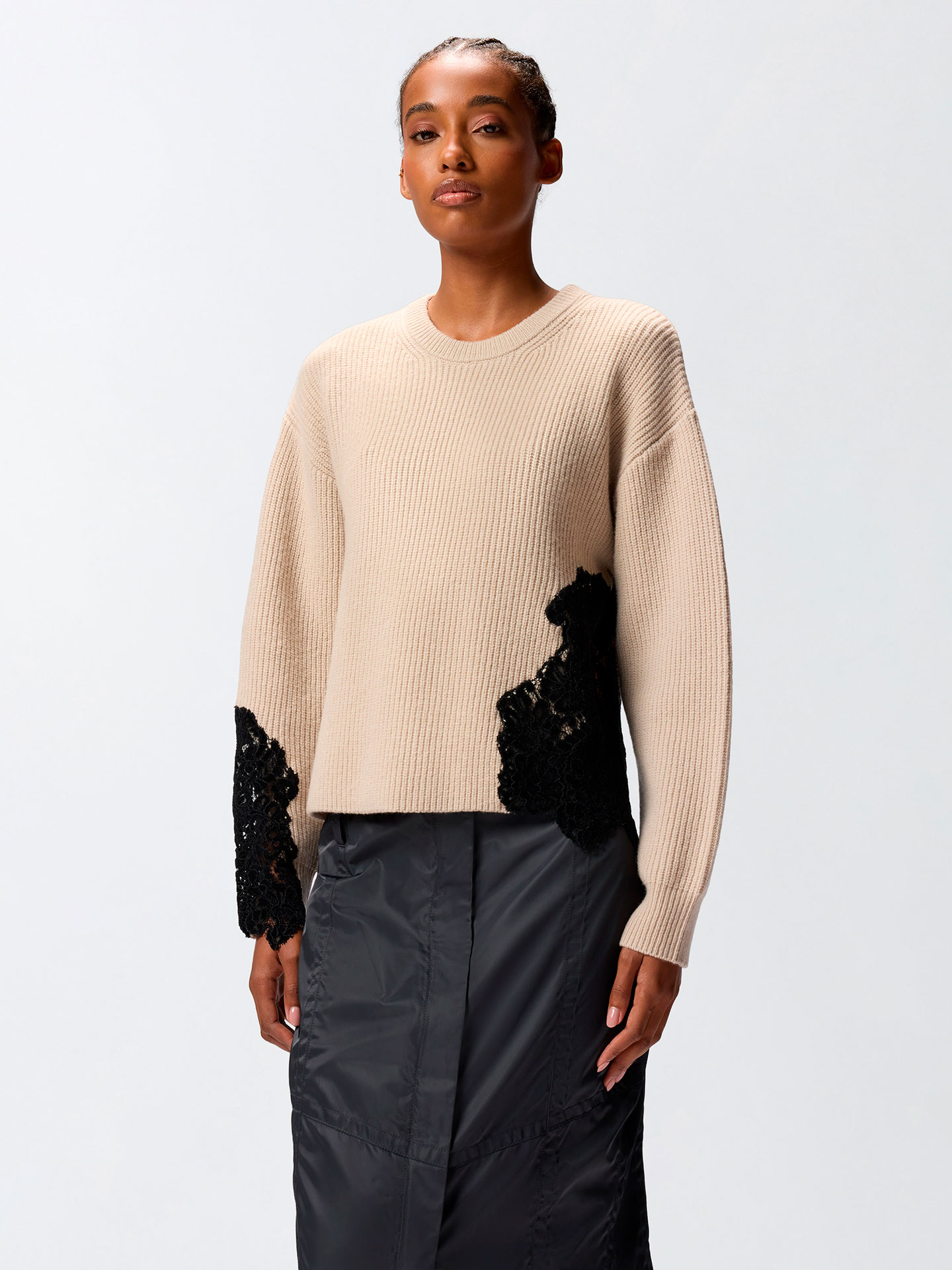 Camisola em Lã com Detalhe em Renda