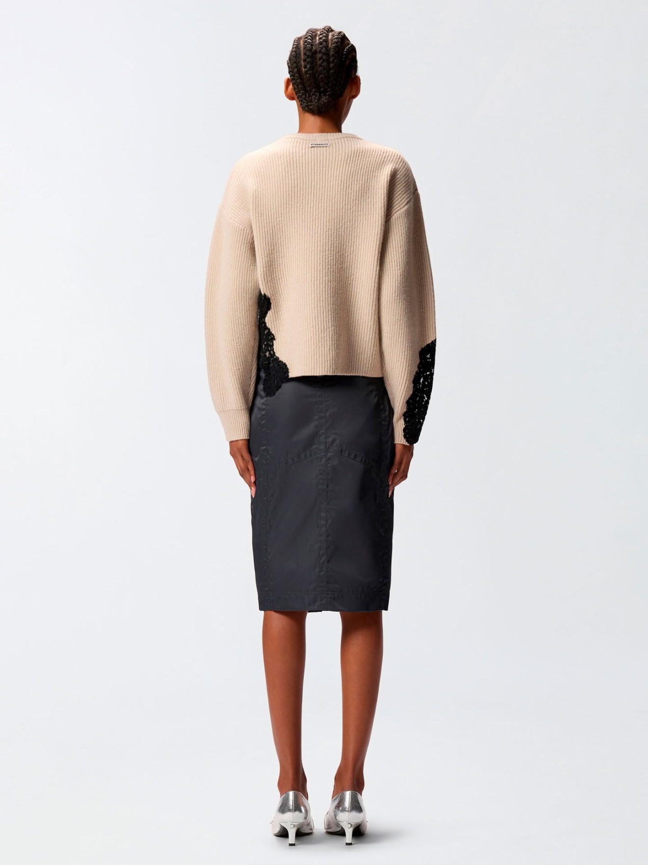 Camisola em L com Detalhe em Renda