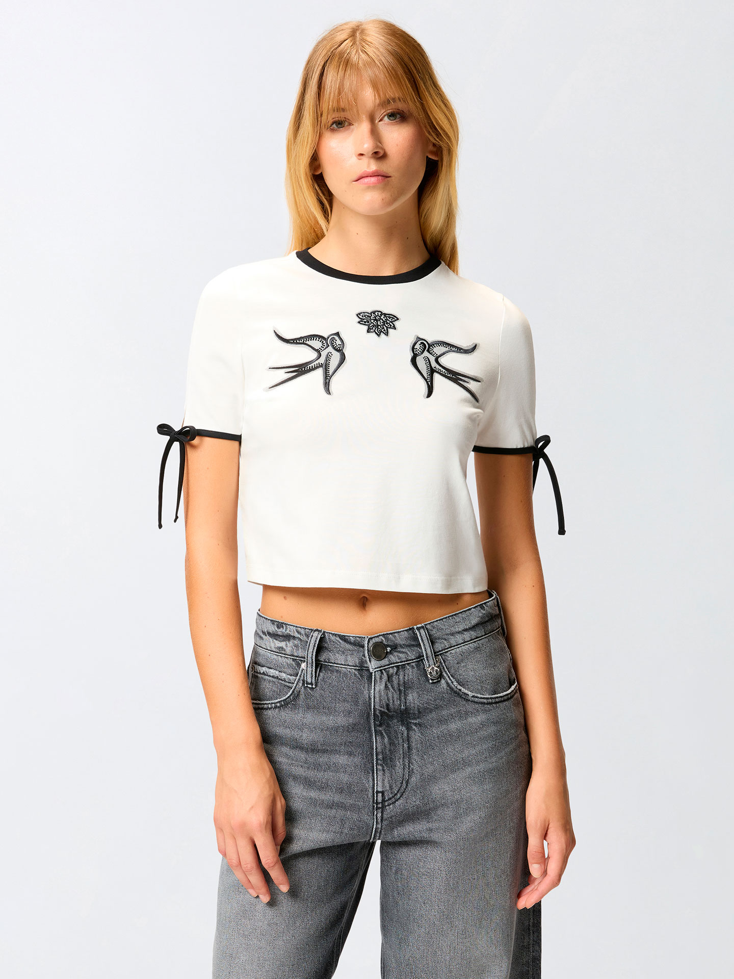 T-shirt Cropped com Bordado Love Birds
