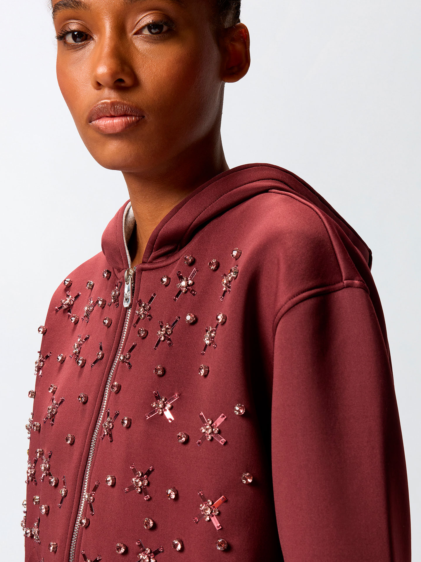 Casaco com Bordados de Cristais e Lantejoulas