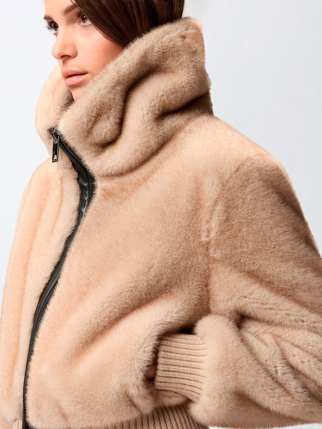 Blusão Curto em Pelo