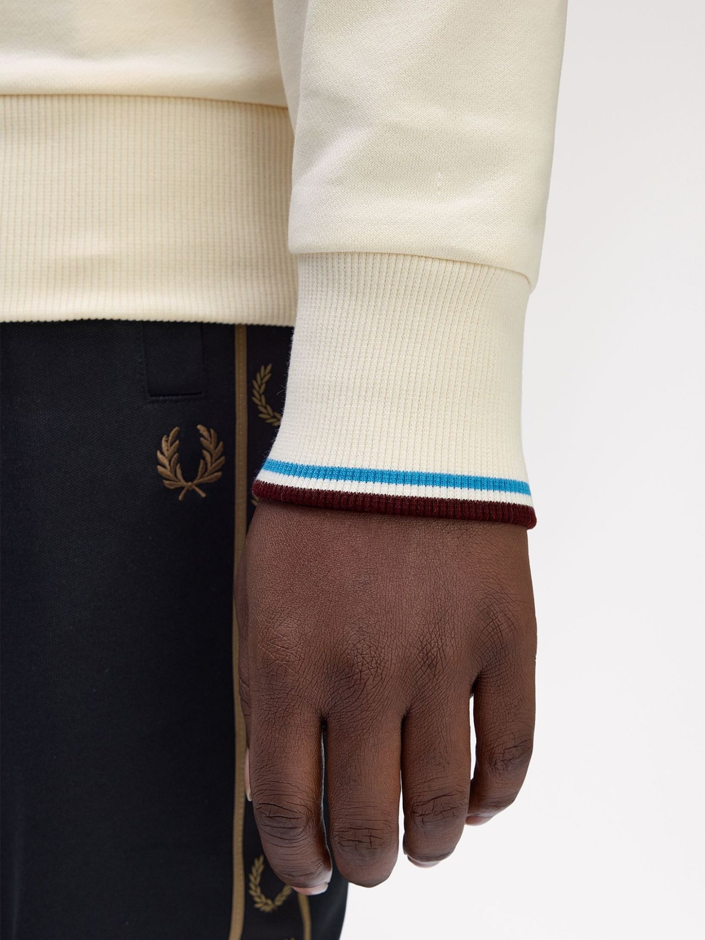 Sweatshirt com Gola Redonda M7535