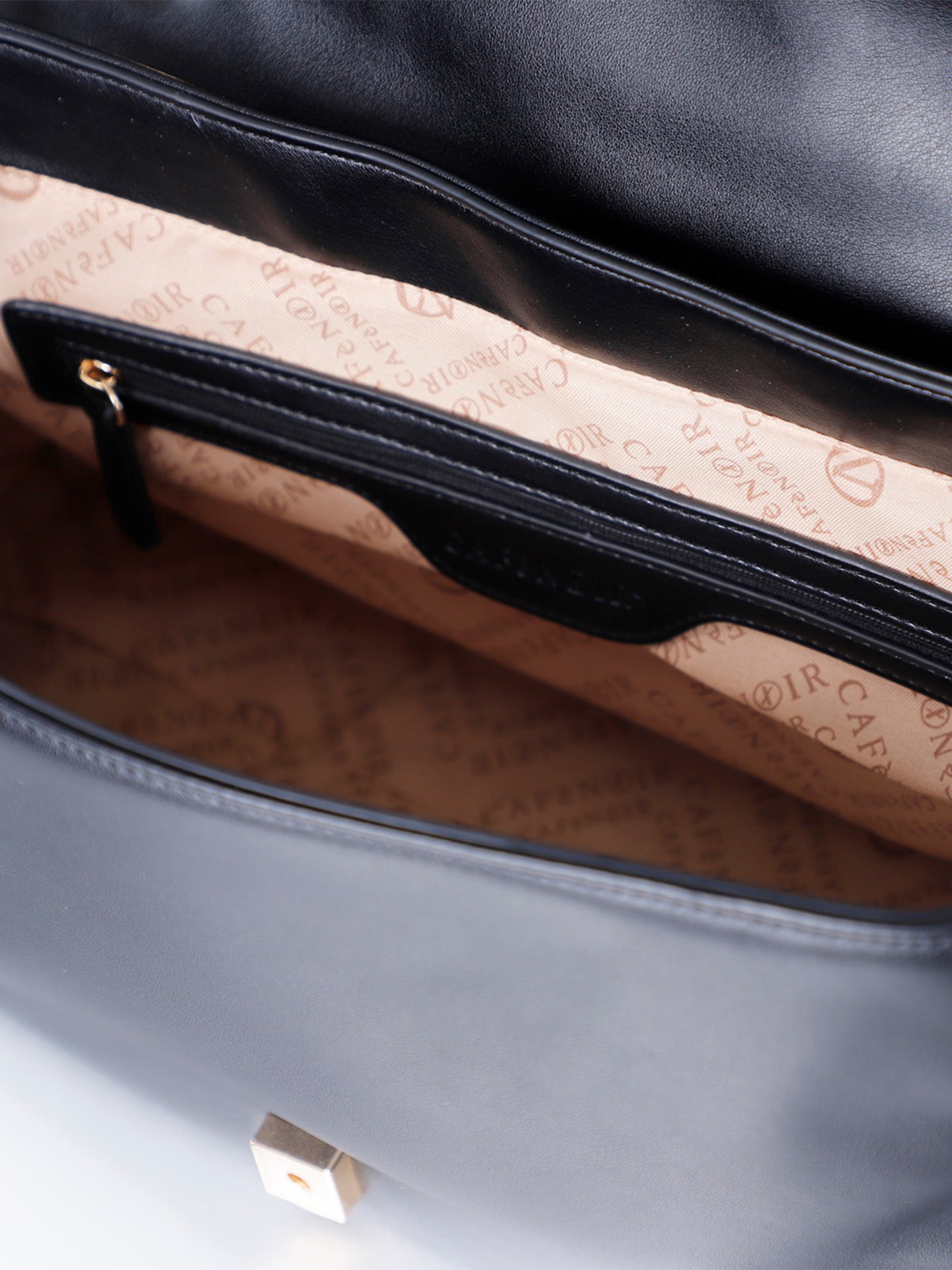 Mala de Ombro com Aba Plissada