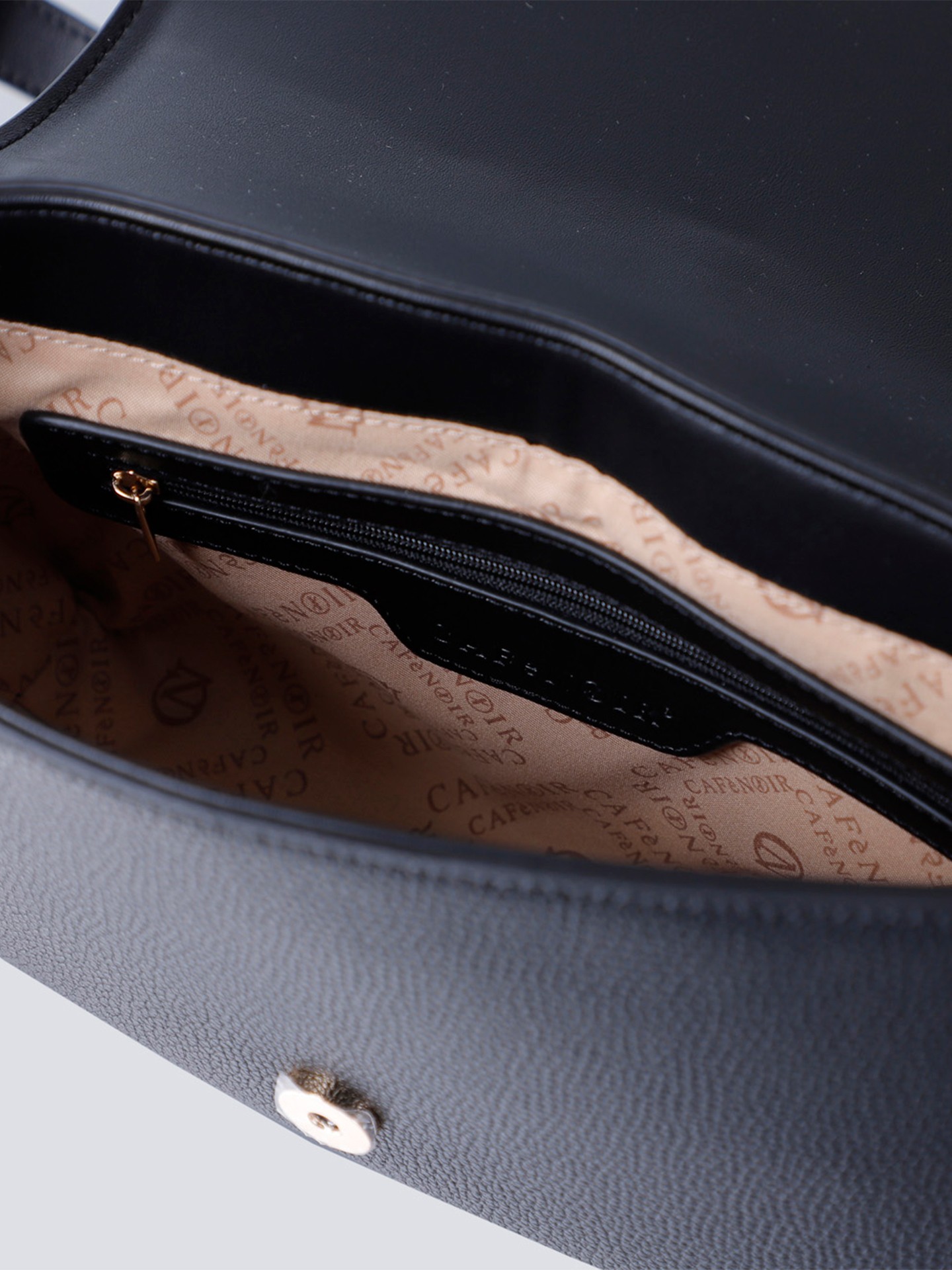 Mala de Ombro com Aba