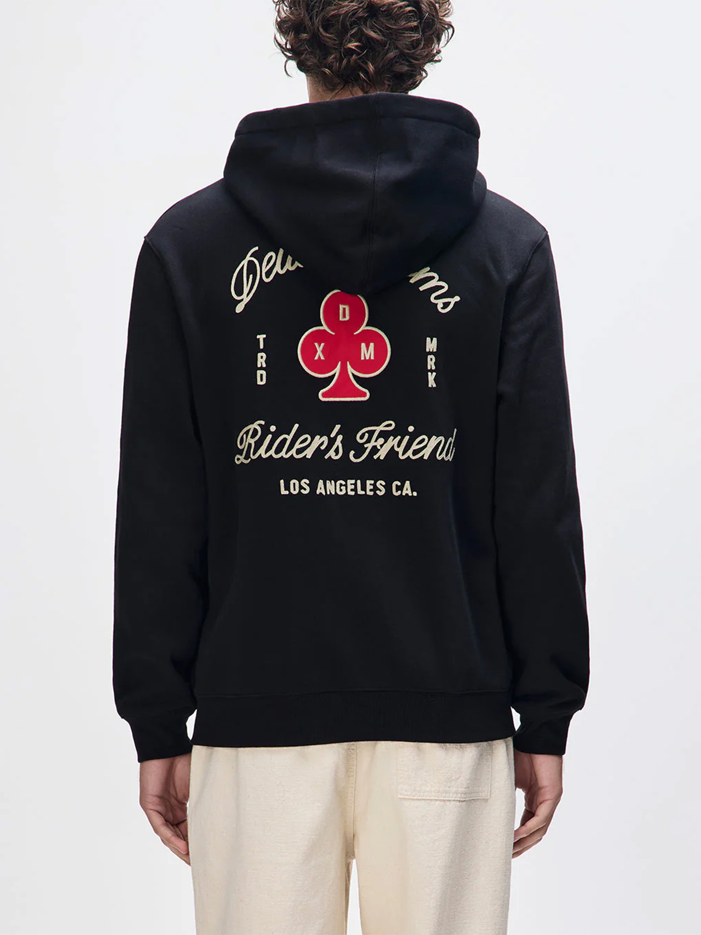 Casaco com Capuz Basto