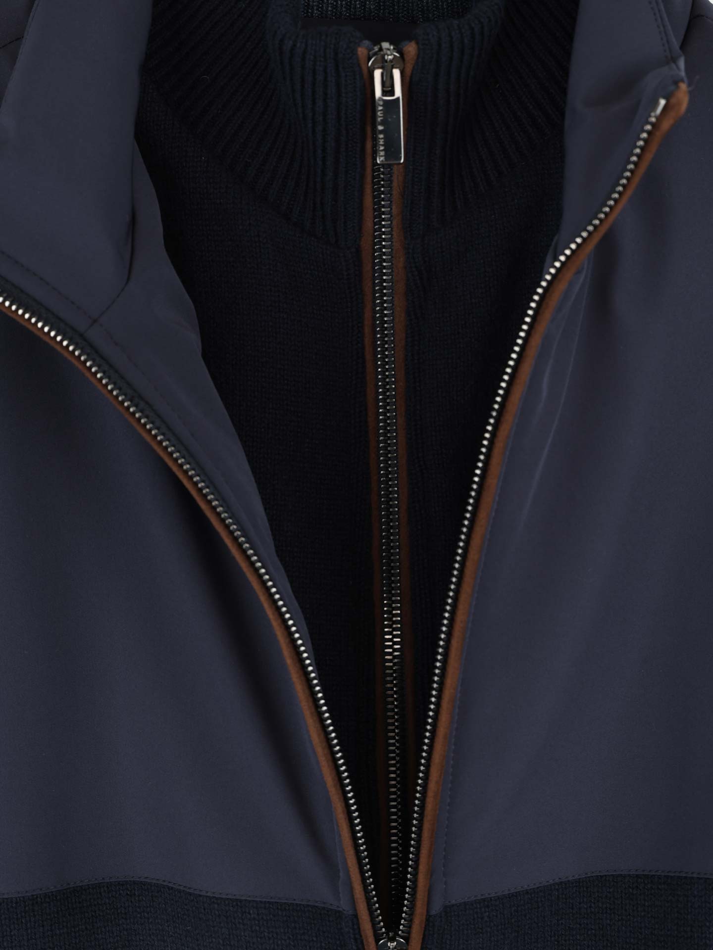 Blusão Combinado com Gola Alta