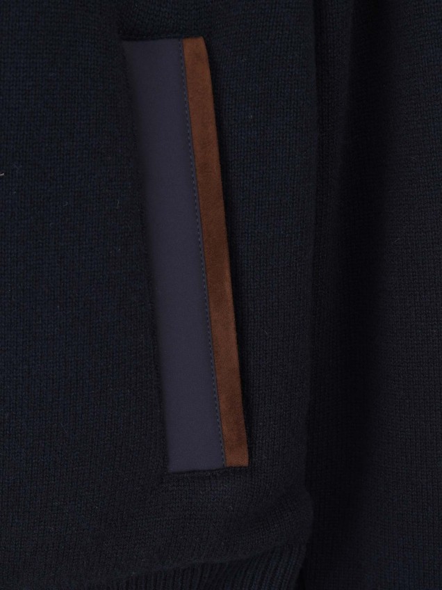 Blusão Combinado com Gola Alta